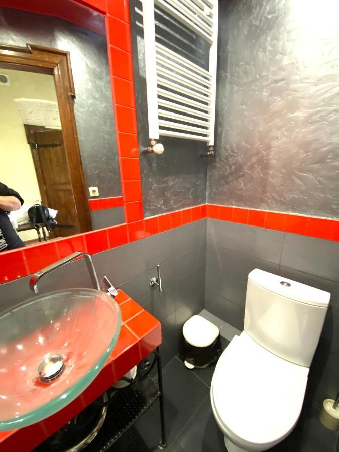 Квартира Подобово На Площі Ринок 39 Сам Центр Львова 외부 사진